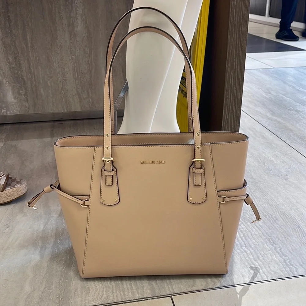 Michael Kors Voyager Small Saffiano Leather Tote Bag Style#30H1GV6T4T NWT OYSTER